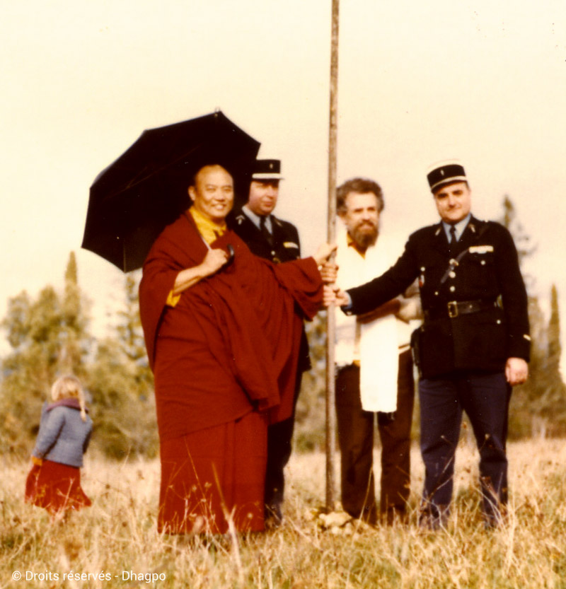 Le XVIè Karmapa et Bernard Benson sur la Côte de Jor en 1975