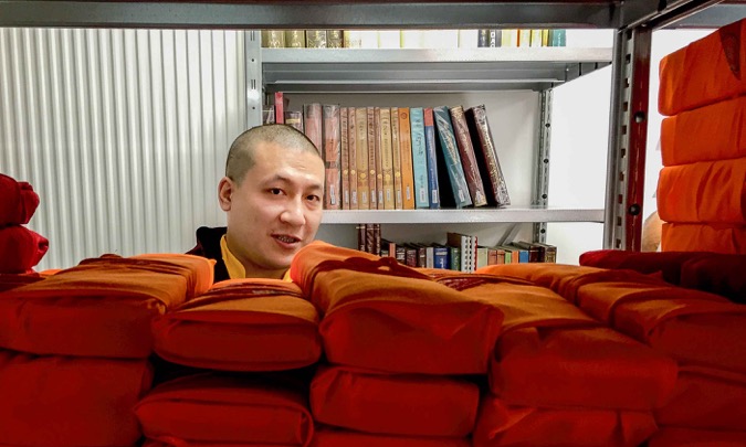Karmapa, 1st visit of the documentary stack, July 2015