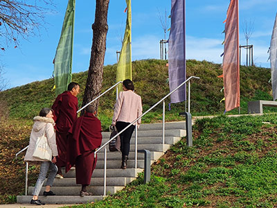 Sur les pas du Bouddha Sur les pas du Bouddha