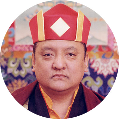 Kunzik Shamar Rinpoche<br />
