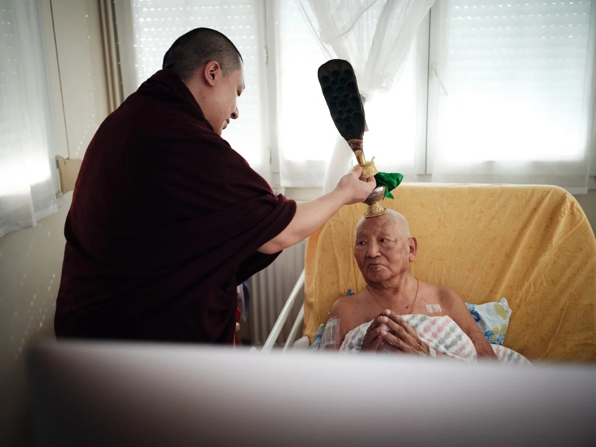 MONTCHARDON Karmapa donne des enseignements sur le Dharma et transmet des initiations