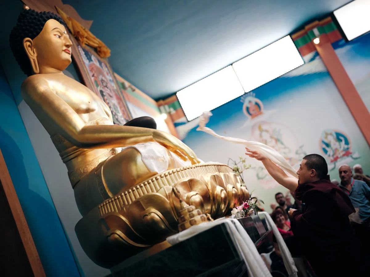 Karmapa gibt Einweihungen in Karma Guen und Benalmadena